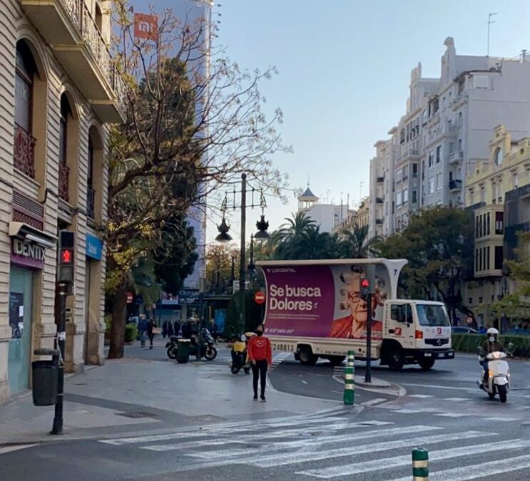 Valla publicitaria Luxdental
