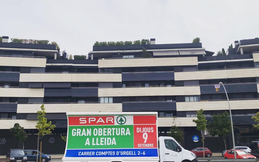 Valla publicitaria apertura tienda Spar