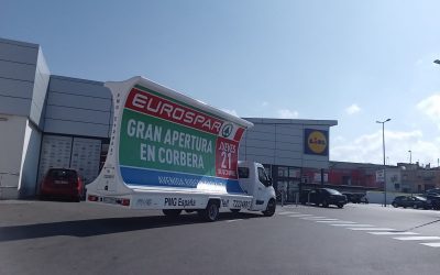 Camión publicitario de alto impacto comunica nueva apertura de supermercado en Valencia