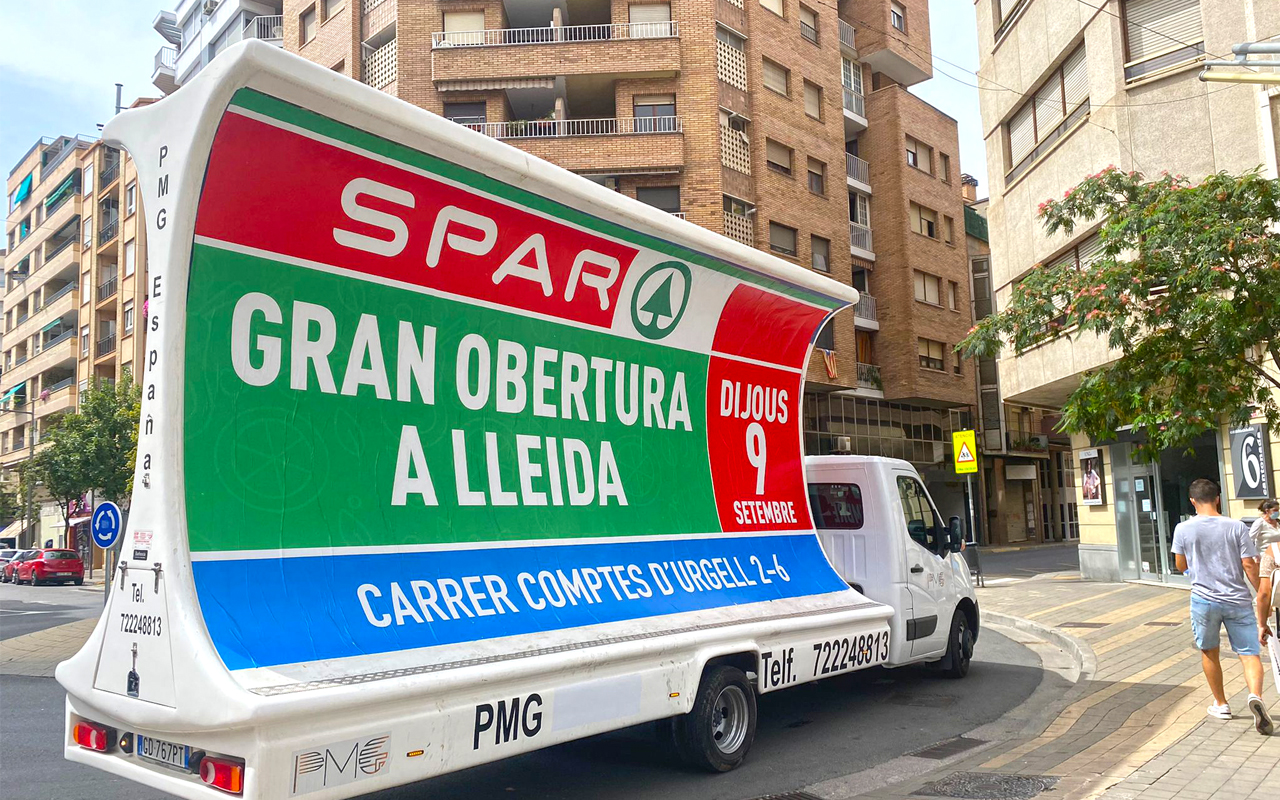 Valla publicitaria apertura tienda Spar